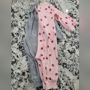 Bundle of 2 Carter's one piece outfits 6 months